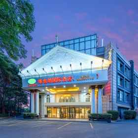 Logo 1 Vienna International Hotel (Shanghai International Resort, Huaxia East Road Metro Branch), HOW Art Museum Hotels