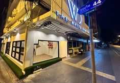 Others 4 The White Den Sukhumvit 44