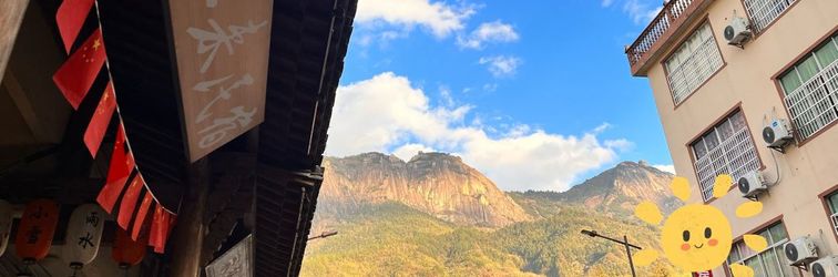 Lainnya Looking at the mountains and fields