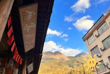 Lainnya Looking at the mountains and fields