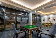 Others 6 Banshan Courtyard · Looking Up at the Stars · Holiday Hotel