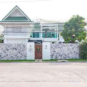 Hotel Exterior 1 Stylish 2-Villa Combination by Hi At Home, Behzad Warrior Academy(BWA TEAM) Hotels