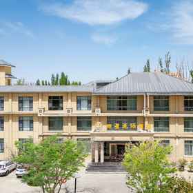 Hotel Exterior 1 Dunhuang Yujing Mountain Villa, Subei Mengguzu Zizhixian Hotels