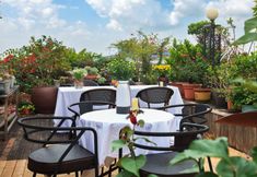 Others 7 Sky Garden Inn