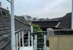 Others 7 Purple Abode · Lane to the Past