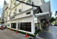 Others 6 The White Den Sukhumvit 44