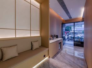 Others Lion Hotel (Shenzhen Luohu East Gate Pedestrian Street Branch)