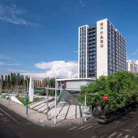 Hotel Exterior 1 Crystal Orange Hotel Hohhot East Station Ruyi He Avenue, Tumote Zuo Qi Hotels