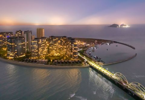 Others The sea Hotel.