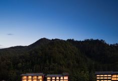 Others 4 Pine-Shaded Hotel