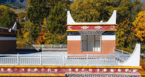 Others 2 Banshan Courtyard · Looking Up at the Stars · Holiday Hotel