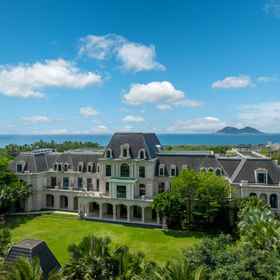 Logo 1 Riyuewan Legend Hotel, Hotel Kaunti Autonomi Lingshui Li