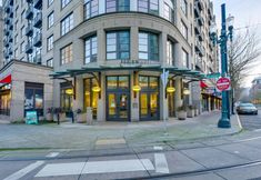 其他 2 Bright Recently Upgraded Apt – Downtown Location