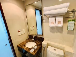 其他 4 Royal Crown Scsp KK CBD near Imago