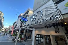 Others The White Den Sukhumvit 44