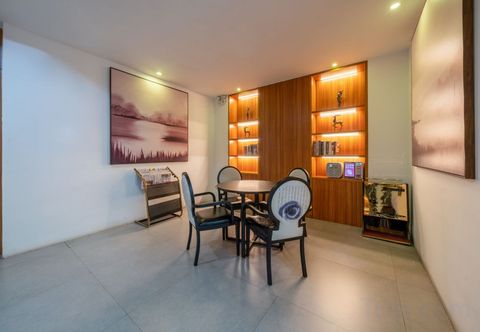 Others jingtu Hotel (Maoming High-speed Railway Station)