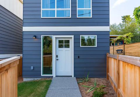 기타 Stylish Greenwood Getaway | 3BR 2BA