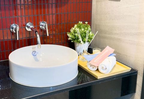 Others Pattaya Beach · THE Edge High-End Ocean View Pool Apartment · Direct Beach Access ·