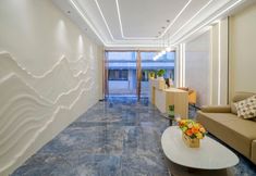 Others 3 Junze Hotel (Kunming Railway Station Shuangqiao Night Market Style Street Branch)