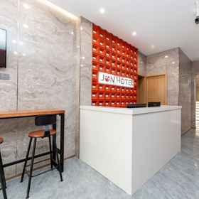 Hotel Exterior1Junyi Hotel (Shanghai Songjiang Tiyuzhongxin),MIRACLE美发沙龙飯店