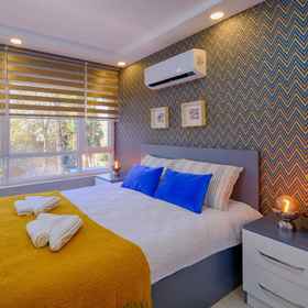 Logo 1 Maxi Hadrian, 갈레리 크리스탈 호텔