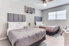 其他 Reston NEW Bright, Airy Home w/ In Ground Pool & Grill