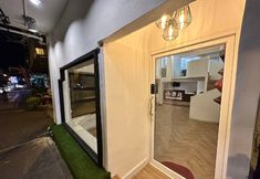 Others 5 The White Den Sukhumvit 44