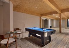 Others 6 Far Hill Reflect snow