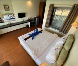 Others At Sea Residence