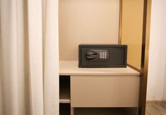 Others 4 Pattaya Beach · THE Edge High-End Ocean View Pool Apartment · Direct Beach Access ·