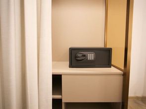 Others 4 Pattaya Beach · THE Edge High-End Ocean View Pool Apartment · Direct Beach Access ·