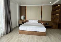 Others 6 Royal Hotel