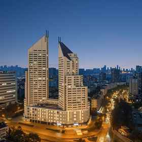 Hotel Exterior 1 Crystal Hotel Qingdao MixC, Khách sạn Huashang Pet