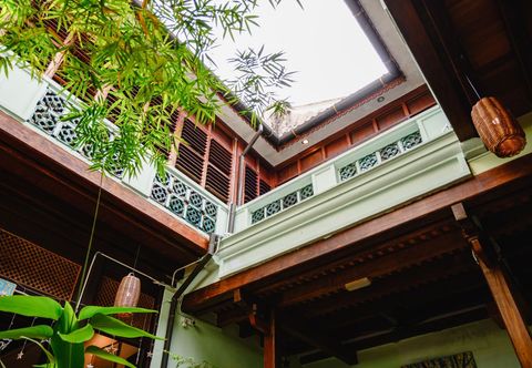 อื่นๆ East Indies Mansion