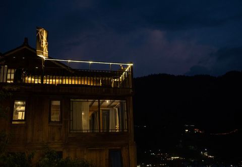 Lain-lain Cat - themed Panoramic Resort Village