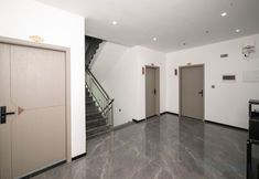 Others 5 A small courtyard in the secular world