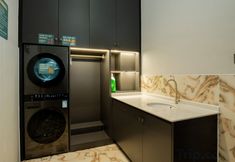 อื่นๆ 4 Warner Is Not Only A Motel