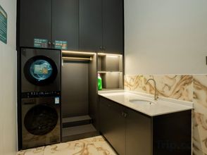 อื่นๆ 4 Warner Is Not Only A Motel