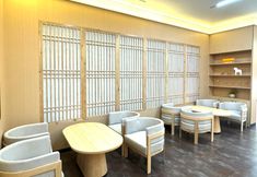 Others 7 Yun Fei Hotel (Shanghai Hongqiao Hub Store)