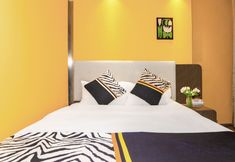 Others 6 Sanya Huanjin Hotel (Shangpin Street Lovers' Bridge)