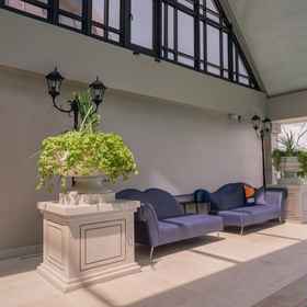 Hotel Exterior1Paxtonz Urban Luxe Walk to Mall Free WiFi and Pool，士拉央国会大厦礼堂飯店