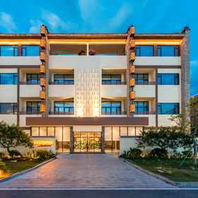 Hotel Exterior 1 Douzhou Courtyard Hotel (Maoming Xinyi Douzhouli Cultural and Creative Street), 四季酒店 Hotels