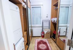 Others 2 Gorgeous Two Bedroom Apartment - Roya