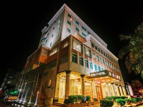 อื่นๆ Strait Hotel