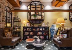 Others 2 Mahoo's Holiday Inn