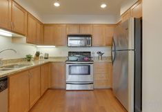 其他 4 Bright Recently Upgraded Apt – Downtown Location