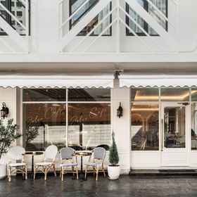 Hotel Exterior 1 โรงแรมลัคกี้ กรุงเทพ, โรงแรม & ที่พัก สุขุมวิท