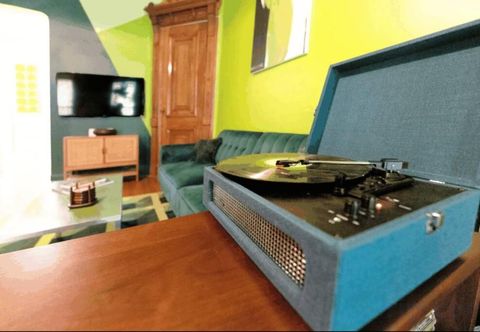 Others The Green Room: 70s Groove Themed Studio