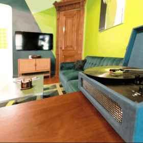 Hotel Exterior 1 The Green Room: 70s Groove Themed Studio, Hotel 3143 Broadway