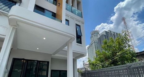 Others 2 Stylish Modern Home 4Bedroom 7Bed 200m BTS PhraKhanong, 10min ThongLo